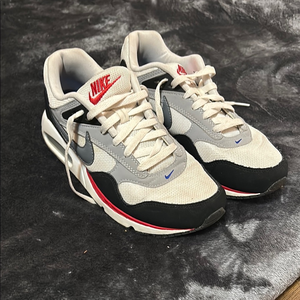 Nike Men's Grey and Black Sneakers